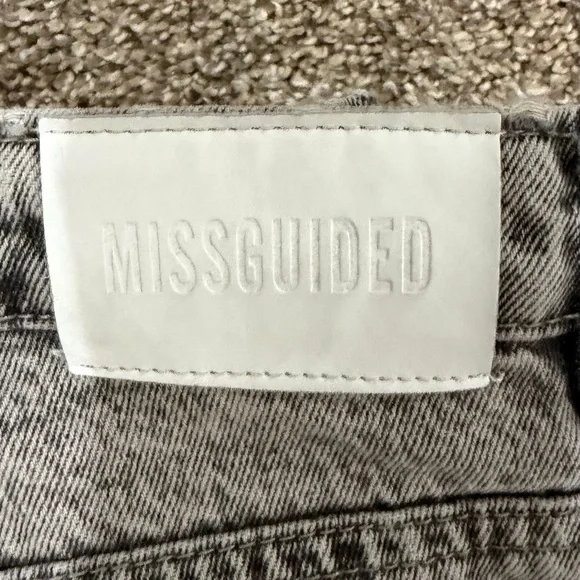 Missguided Grey Distressed Boyfriend Jeans - Picture 4 of 4